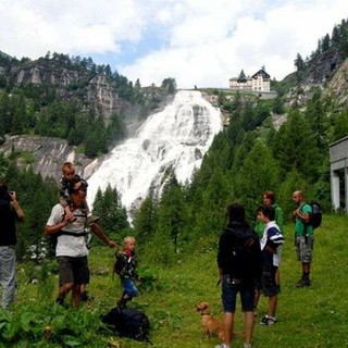 Lo spettacolo della Cascata del Toce nel comune di Formazza, in frazione Frua, a quota 1.675 metri