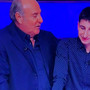 Gerry Scotti saluta il campionissimo di Varese, Andrea Siciliano, che ha accompagnato per sette serate l'edizione da record della Ruota della fortuna su Canale 5