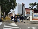 Busto, scontro fra due auto. Una sfonda il cancello di Agesp