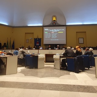 Tarip, regolamento antenne, multe più salate per i vandali. Tris di approvazioni in Consiglio a Busto