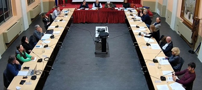 Consiglio comunale acceso a Olgiate: «4,5 milioni di avanzo» ma è scontro su tasse e mensa Consiglio comunale acceso a Olgiate: «4,5 milioni di avanzo» ma è scontro su tasse e mensa