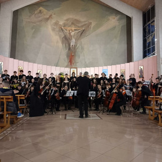 VIDEO. Cinque minuti di applausi per il Liceo Musicale Bausch: standing ovation per il “Gloria” di Vivaldi