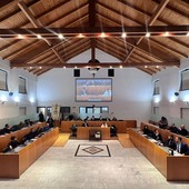 Fondazione Scuole Materne, lo strappo in Consiglio: la mozione cade, la protesta resta