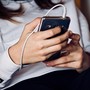 Smartphone vietati anche alle scuole superiori: scatta il divieto del Ministero
