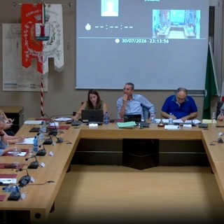 In Consiglio a Marnate si discute sugli obiettivi dell’amministrazione. Poi il finale a porte chiuse
