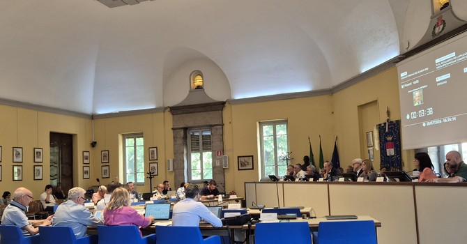 Busto, Agesp evita la stangata sulla Tarip. Ma il Pd: «Tutti i giorni i cestini strabordano di rifiuti abbandonati»