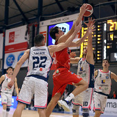 Legnano cade per la prima volta ma rimane in testa Legnano cade per la prima volta ma rimane in testa