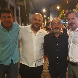 Da sinistra: il vicesindaco Folegani, l'assessore Sabba, l'edicolante di Borsano De Luca, il consigliere comunale Geminiani