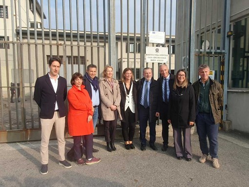 La commissione regionale in visita al carcere di Busto: «Sovraffollamento, ma tanti detenuti lavorano»