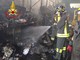 Cairate, incendio in un capannone