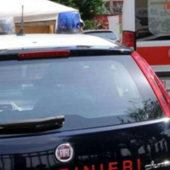 Cosparge il padre con liquido infiammabile e gli dà fuoco uccidendolo: arrestato Cosparge il padre con liquido infiammabile e gli dà fuoco uccidendolo: arrestato