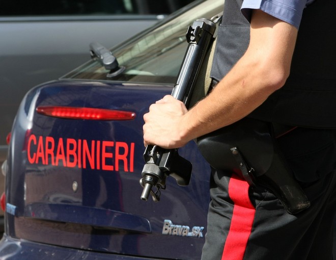 Blitz dei carabinieri contro lo spaccio in un edificio abbandonato: due arresti