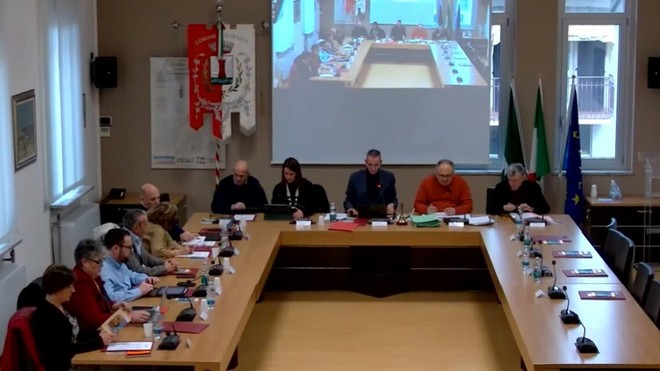 A Marnate un consiglio senz’audio e senza minoranza