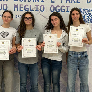 Da sinistra: Giulia Restelli, Giulia Farhanghi, Sara Niola, Camilla Piccinali