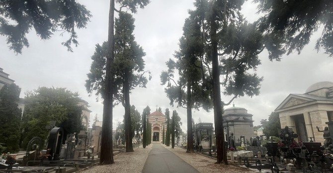 Busto, cinque tombe vanno all’asta. Costo di partenza da 6mila a 23mila euro