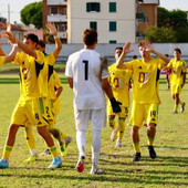 Decisivo Bongini, il numero 1 della Castellanzese, che para il rigore di Pigato e regala il passaggio del turno in Coppa Decisivo Bongini, il numero 1 della Castellanzese, che para il rigore di Pigato e regala il passaggio del turno in Coppa