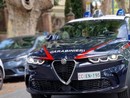 Colpito in strada con una forchetta all'addome e alle braccia: uomo ferito a Ferno