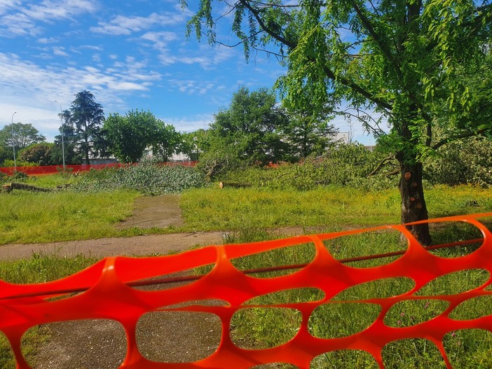 Campi da padel a Busto: la protesta continua e il cantiere si stoppa. L’amministrazione scrive al ministero