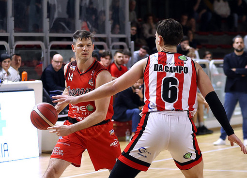 I Knights aprono l'anno infilzando Vicenza