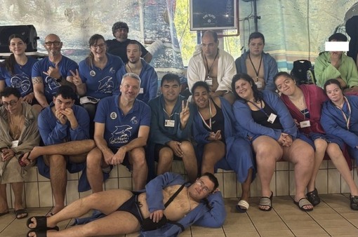 Le Cuffie al termine della scorsa stagione: con loro anche l'indimenticata Luca Rusconi, terzo da sinistra nella prima fila