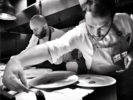 La preoccupazione di chef Alberto Buratti: «Se la gente si abitua a stare in casa per noi sarà dura ripartire»