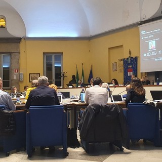 In Consiglio nuovo scontro tra sindaco e minoranza: «Inutile rispondervi». «Ignoranza dei ruoli istituzionali»