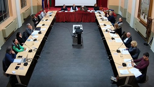 Consiglio comunale acceso a Olgiate: «4,5 milioni di avanzo» ma è scontro su tasse e mensa Consiglio comunale acceso a Olgiate: «4,5 milioni di avanzo» ma è scontro su tasse e mensa