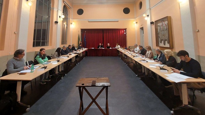 I problemi all’impianto audio non fermano il Consiglio di Olgiate. Approvata la variazione di bilancio