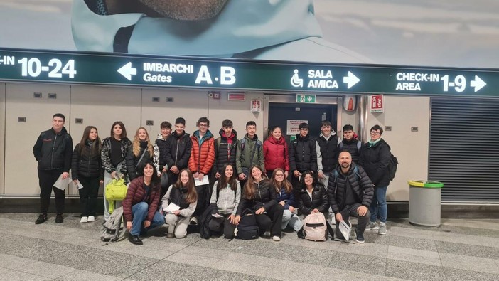 Diciannove ragazzi della “Cardano” di Gallarate volano a Siviglia: inizia l’avventura Erasmus+ Diciannove ragazzi della “Cardano” di Gallarate volano a Siviglia: inizia l’avventura Erasmus+