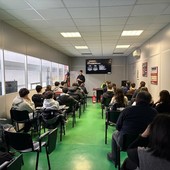 VIDEO. «Colpiti dalla tragedia di Crans-Montana: così la nostra azienda ha deciso di insegnare ai ragazzi a domare il fuoco»