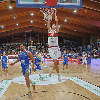 Basket, Legnano sfiora l'impresa con Brescia