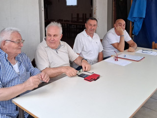 Da sinistra: Giordano Nicola, presidente onorario, Gianmaria Zeroli, vice-presidente, Lelio Gallazzi, presidente, e Giovanni Canestrale, allenatore Da sinistra: Giordano Nicola, presidente onorario, Gianmaria Zeroli, vice-presidente, Lelio Gallazzi, presidente, e Giovanni Canestrale, allenatore
