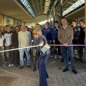 Più che un taglio è stato uno "strappo" del nastro Più che un taglio è stato uno "strappo" del nastro
