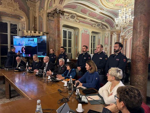 Il &quot;grazie&quot; del consiglio comunale e di Varese agli agenti della polizia di Stato