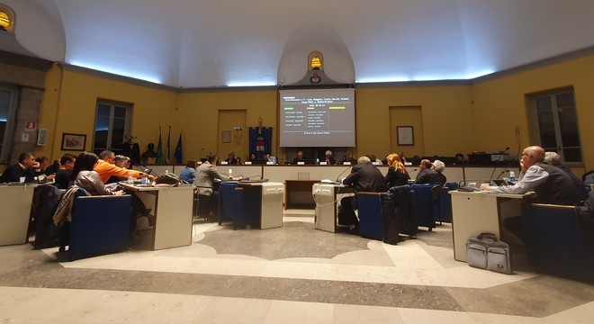 Tarip, regolamento antenne, multe più salate per i vandali. Tris di approvazioni in Consiglio a Busto