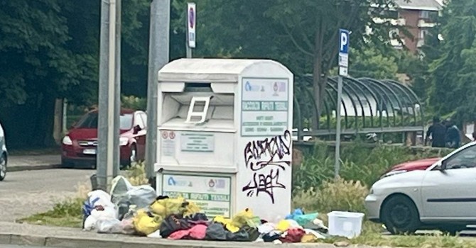 Busto, via i cassonetti. Antonelli: «I rifiuti tessili li ritirerà Agesp porta a porta»