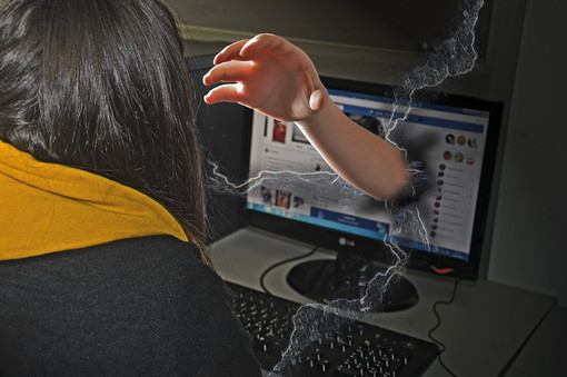 Adolescenti e l’on-line: stop ai rischi in rete