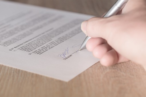 Basta contratti pirata nel Varesotto: provocano 3 mila euro di perdita all'anno per lavoratore. «Chi applica le regole va tutelato»