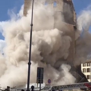Crollo di Roma:  «Operaio dà segni di vita, messa maschera d’ossigeno»