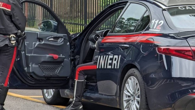 Infreddolita e provata dopo una notte all'addiaccio, così i carabinieri hanno ritrovato la donna scomparsa a Luino Infreddolita e provata dopo una notte all'addiaccio, così i carabinieri hanno ritrovato la donna scomparsa a Luino