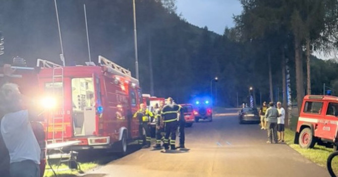 Le squadre di soccorso impegnate nelle ricerche Le squadre di soccorso impegnate nelle ricerche