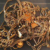 Oltre 230 chili d’oro e gioielli contrabbandati in Svizzera, nei guai sei italiani