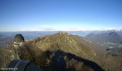 La giornata di oggi vista dalla webcam del Centro Geofisico Prealpino al Campo dei Fiori