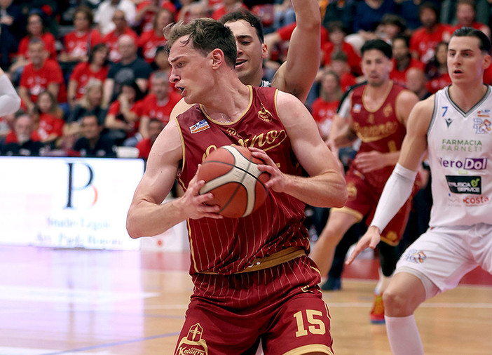 Arsenije Stepanovic con la maglia celebrativa dei 60 anni della società (foto legnanobasket) Arsenije Stepanovic con la maglia celebrativa dei 60 anni della società (foto legnanobasket)