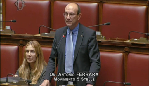 Antonio Ferrara (M5S) alla Camera: «Con Bossi si chiude un’epoca»