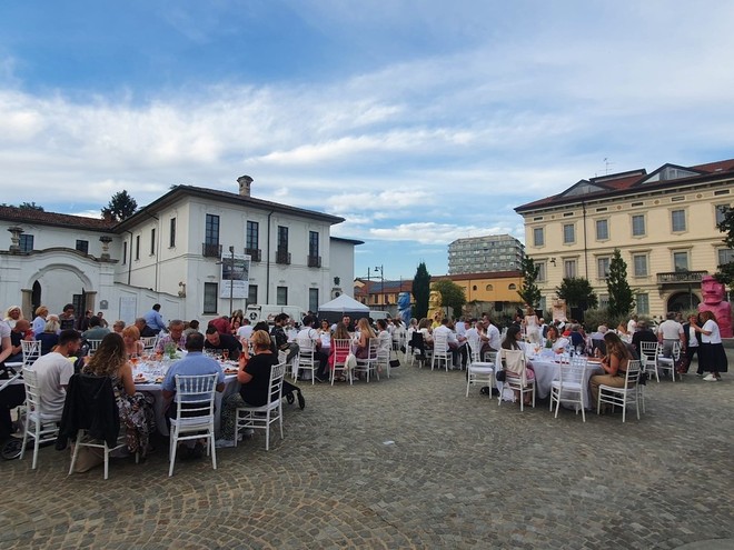 La cena in piazza Vittorio Emanuele dello scorso anno