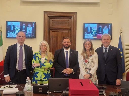La commissione Agricoltura della Camera. Gadda (seconda da destra) ancora vicepresidente
