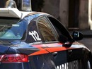 Ragazza di 16 anni con un coltello tenta il suicidio per strada: salvata dai carabinieri a Olgiate Olona