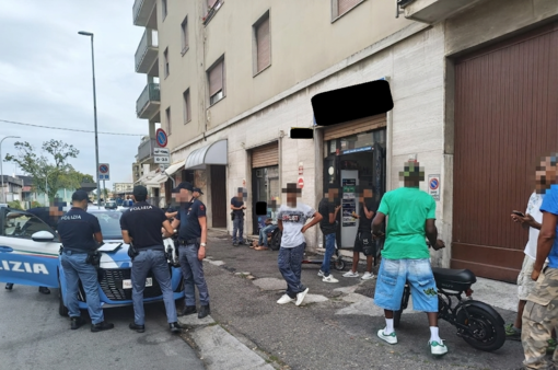 I controlli della polizia (foto Polizia di Stato) I controlli della polizia (foto Polizia di Stato)
