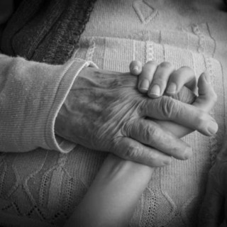 LA RIFLESSIONE - Il ferragosto degli &quot;invisibili&quot; e il bisogno di un calore che non è quello del sole...
